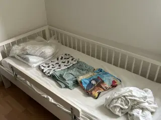 Børneseng med madras