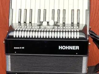  Hohner Bravo Line Facelift II 48 harmonika, sort 