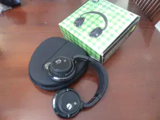 Bluetooth D.J. Headphones