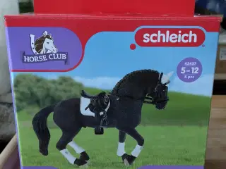 Schleich Dressurhest med tilbehør