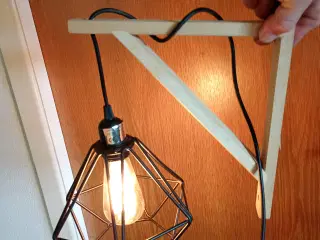 Lampe i træ 