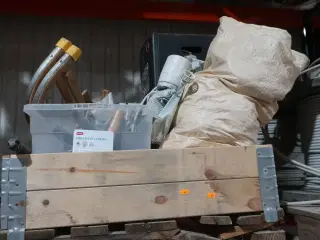 Palle med varmeovn, malersprøjte m.m.