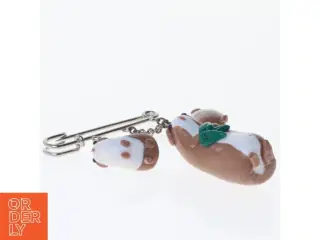 Broche med marsvin design (str. 5 x 7 cm)