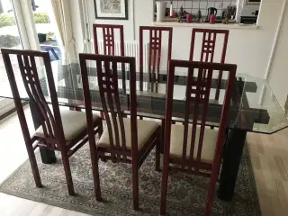 Stort Glas Spisebord med 6 stole.