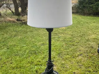Bordlampe med skærm