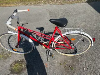 Retro runner dame cykel i rød med tre gear