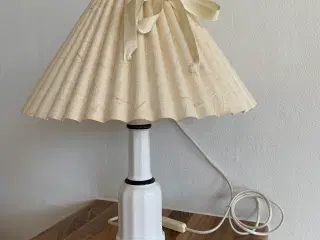 Bordlampe hvid keramik