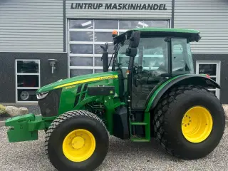 John Deere 5090 M Med græsdæk