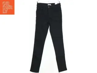 Sorte skinny jeans (str. 146)