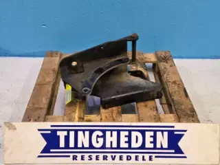 New Holland TM165 Beslag L.  82018502