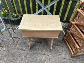 Sybord i egetræ 