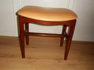 Finn Juhl. Skammel. Toiletmøbelskammel. Klaverbænk