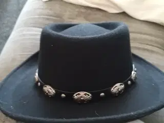 Hat med hattebånd 