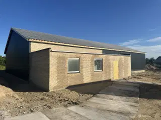 Nyopført kontor og isoleret lager til leje i Vejle