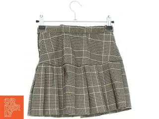 Ternet nederdel fra H&M (str. 134)