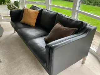 3 personers sort læder sofa