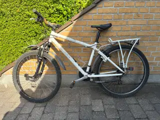 Stor drenge cykel sælges. 12-14 år.