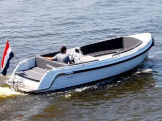 Interboat Intender 700