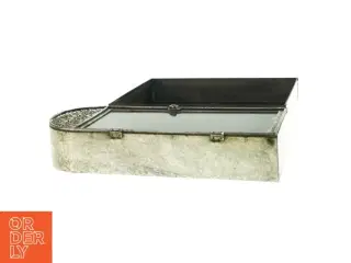 Dekorativt lille skab med glaslåge samt bakke (fra H&M) (str. 37 x 16 og 31 x 26cm)