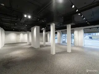 Butikslokale med stor og åben planløsning centralt på Falkoner Allé
