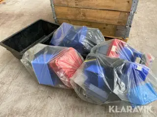 Plastikkasser blandet