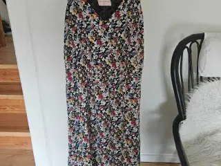 FLOT LANG BLOMSTRET KJOLE