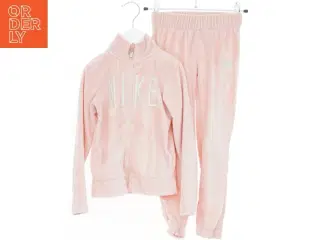 Træningssæt fra Nike i lyserød fra Nike (str. 116)