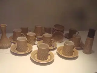 RELIEF HØJE KAFFEKOPPER m/underkop, HØJ PEBERBØSSE