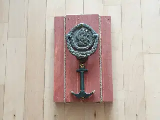 Ikon messing på træ KHJ