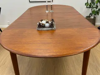 Smukt rundt Spisebord med 3 tillægsplader, Design 
