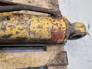 Volvo L120 Cylinder VOE11088048