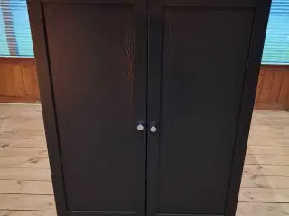 Sort Skab med 2 låger.