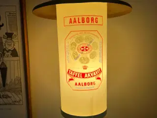 Gammel Ålborg akvavit reklame lampe i kobber 