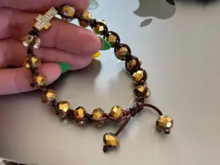 Nye knyttede armbånd