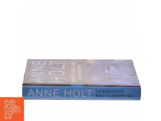 Sandheden bag sandheden : en Hanne Wilhelmsen-roman af Anne Holt (f. 1958-11-16) (Bog)