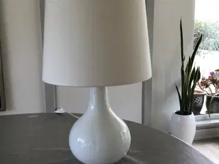 hvid bordlampe holmegård
