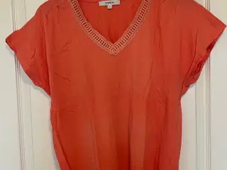 Koralfarvet t-shirt fra Garcia