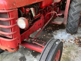 Traktor -Volvo krabat. Skal sættes i stand.