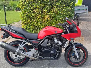Yamaha fzs 600