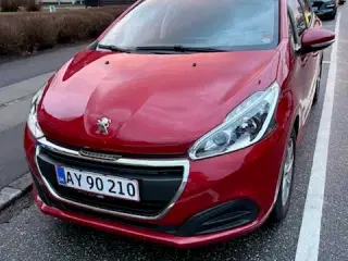 Peugeot 208 m. panoramatag