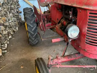 Massey-Harris pony 812