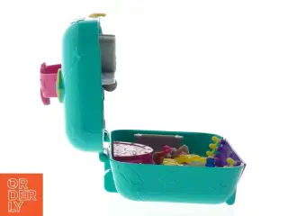 Legetøjsfest scenarie i kuffert fra Polly Pocket (str. 15x10 cm)