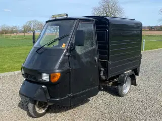 Piaggio Ape 50 (25 KMT) med oliefyr