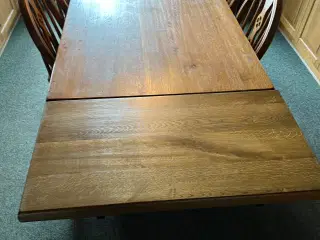 Spisebord m 8 stole