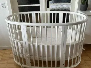 Stokke tremmeseng - med madras og sengerand