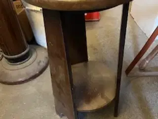 Piedestal på ca 50 cm Høj