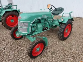 VETERAN TRAKTOR,