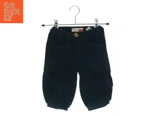 Fløjlsbukser fra Name it (str. 74)