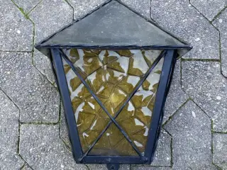 Smedejernslampe med gult glas