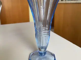 Blå vase i glas